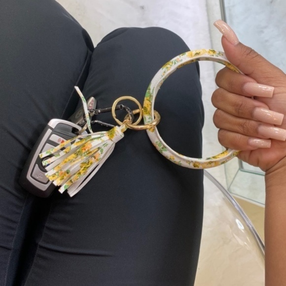 Floral Bangle Key Ring with Keychain and Tassel - Picture 2 of 7